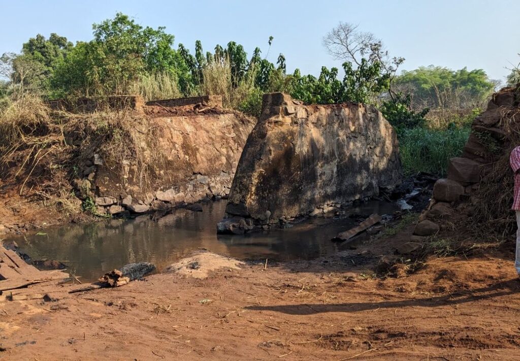 img-20250321-wa0694_12243455246557593855-1024x710 Haut-Uélé : le chef Tadri Masabe Baudouin plaide pour la réhabilitation du pont Lenvo