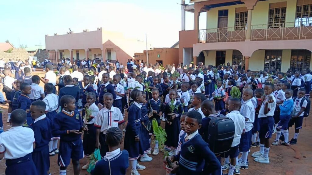 img-20250321-wa08316116654112231321922-1024x576 Ituri-Aru : le Complexe scolaire Élisabeth célèbre la Journée internationale des forêts en plantant plus de 250 arbres